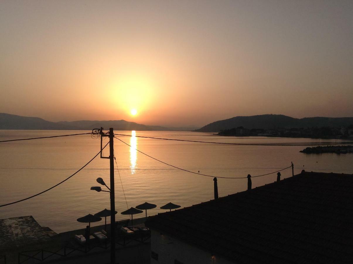 Filippos Apartments: Seaside Panoramic Views Agria Exterior photo
